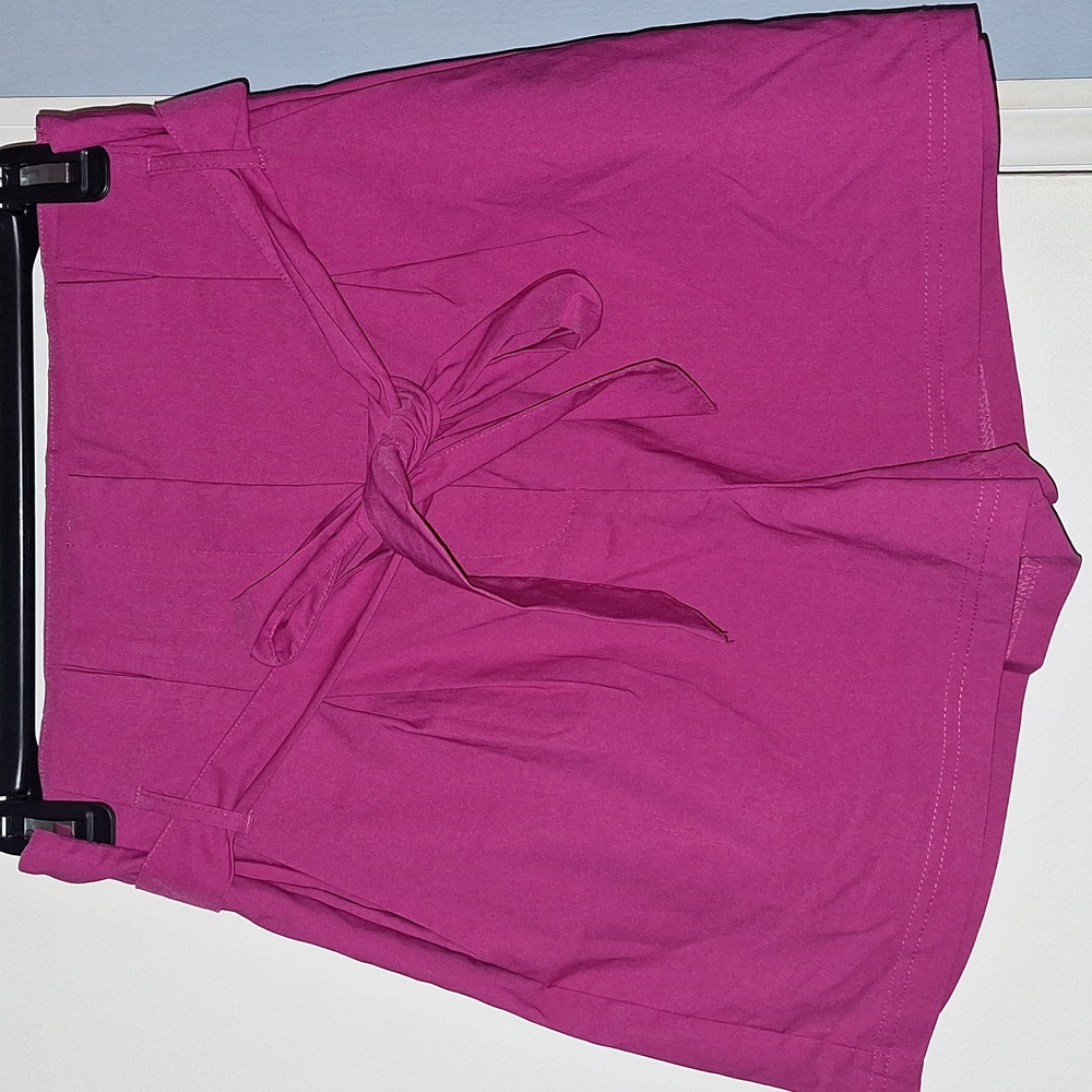 Futsia High-Waisted Shorts with Belt